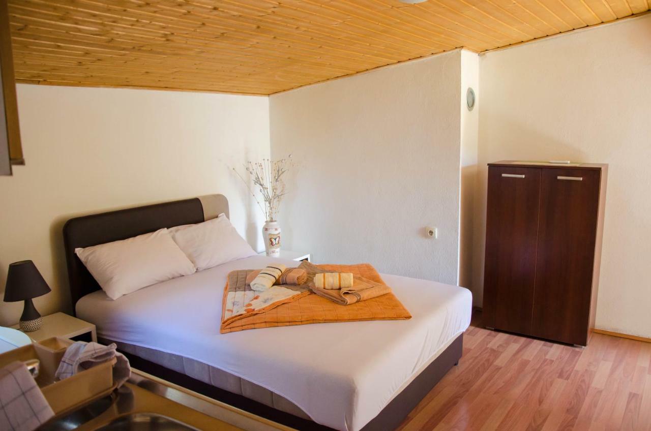 Studio-Apartman Milena พอดโกริกา ภายนอก รูปภาพ