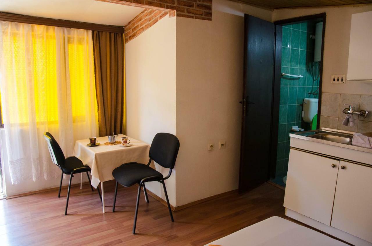 Studio-Apartman Milena พอดโกริกา ภายนอก รูปภาพ
