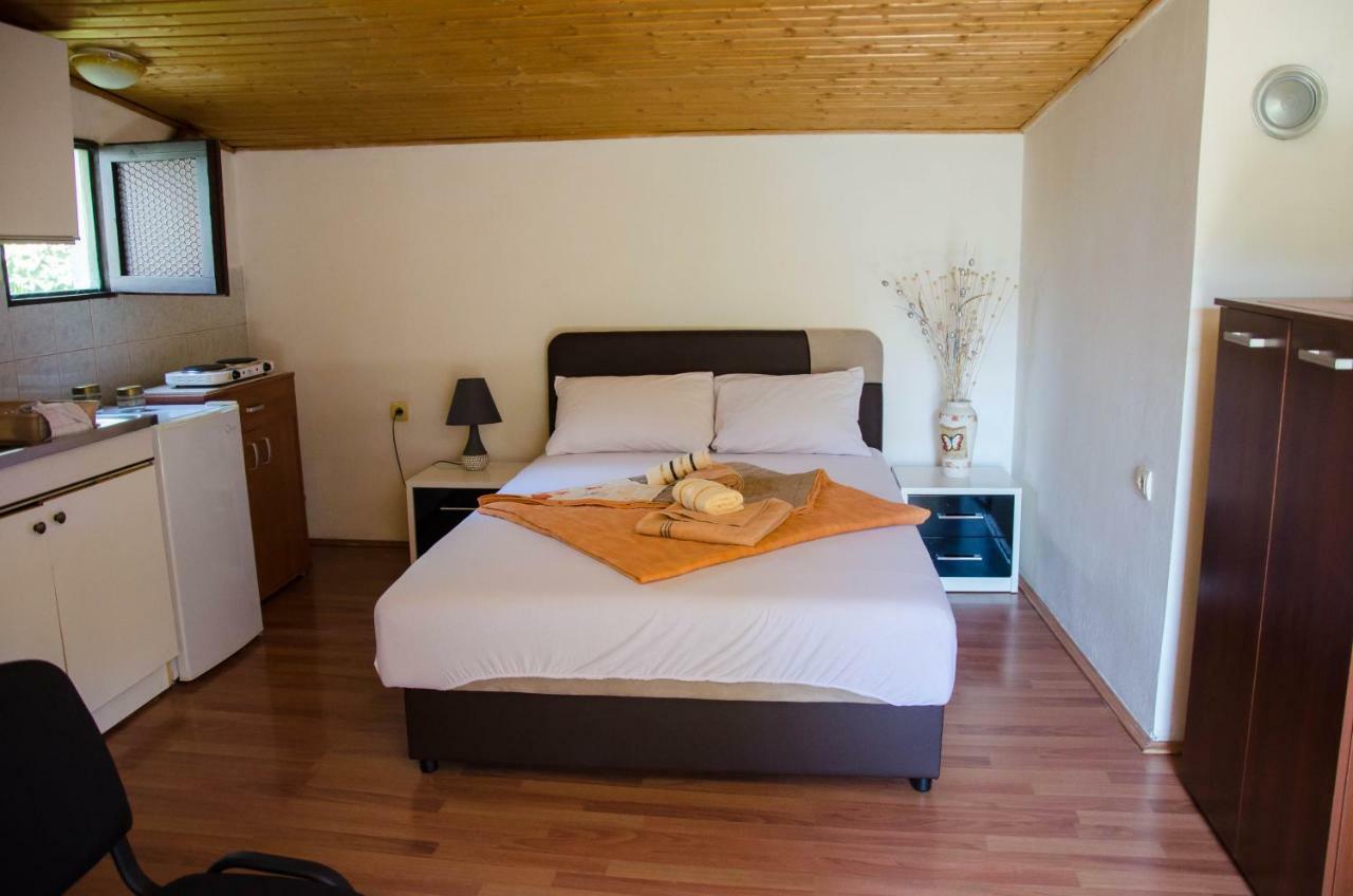 Studio-Apartman Milena พอดโกริกา ภายนอก รูปภาพ