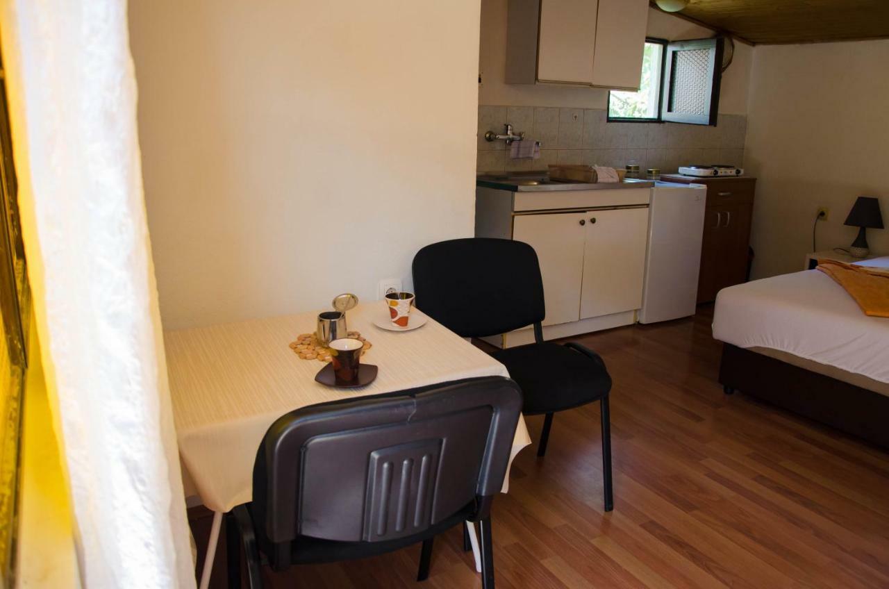 Studio-Apartman Milena พอดโกริกา ภายนอก รูปภาพ